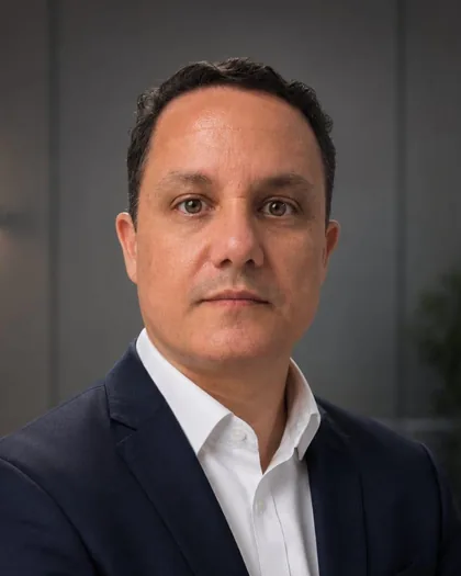 Dr. Márcio Calábria, cirurgião de quadril em Goiânia